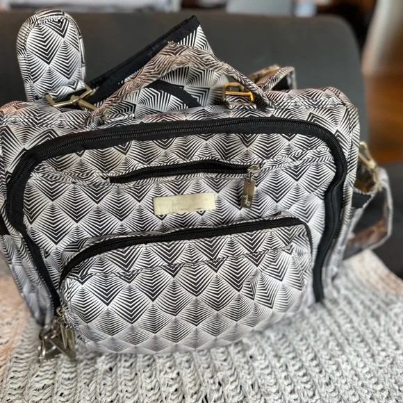 Ju-Ju-Be Black and White Baby Bag with Geometric Pattern - Picture 2 of 4